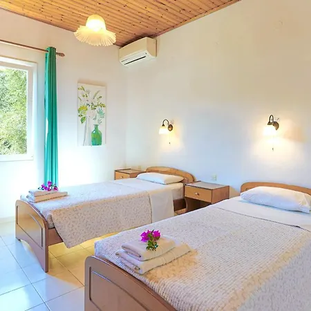 Renoula Saint Stephanos Apartment
