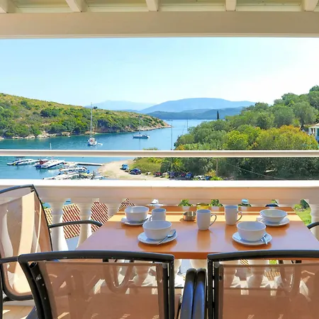 Appartement Renoula Saint Stephanos *
