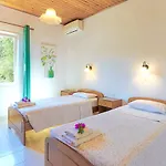 Renoula Saint Stephanos Apartman